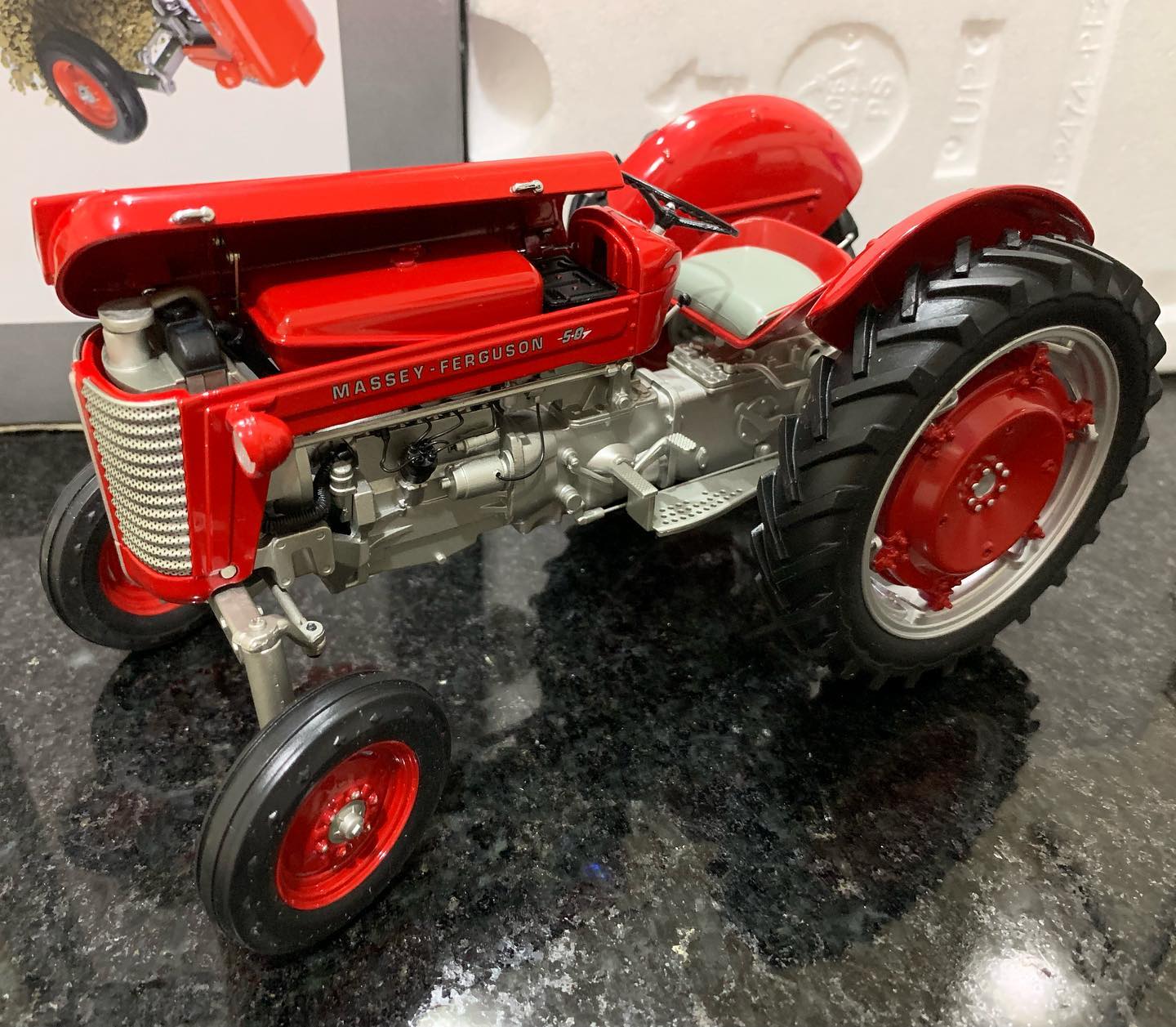 Miniatura Trator Massey Ferguson 50 - FRETE GRÁTIS