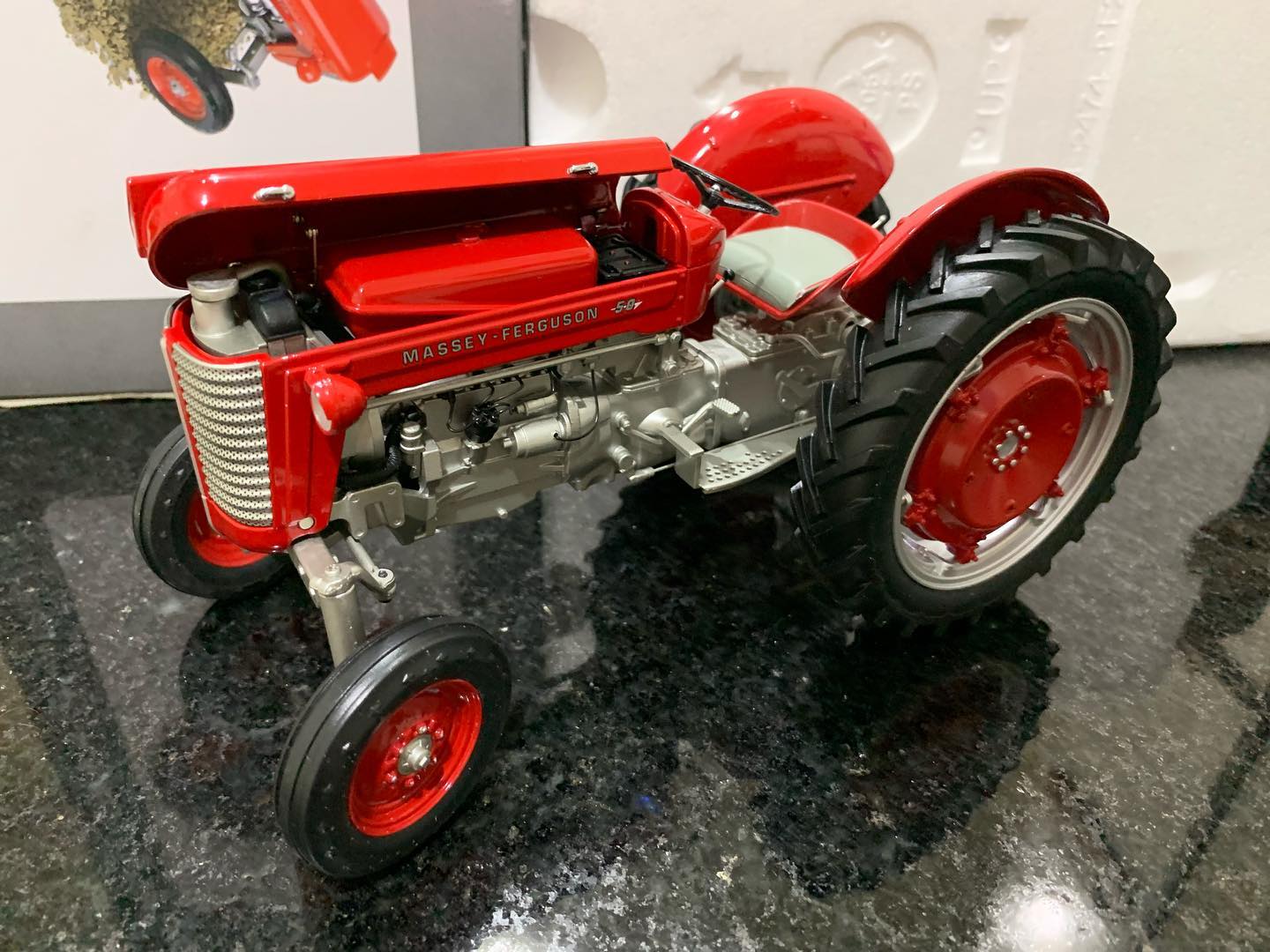 Miniatura Trator Massey Ferguson 50 - FRETE GRÁTIS