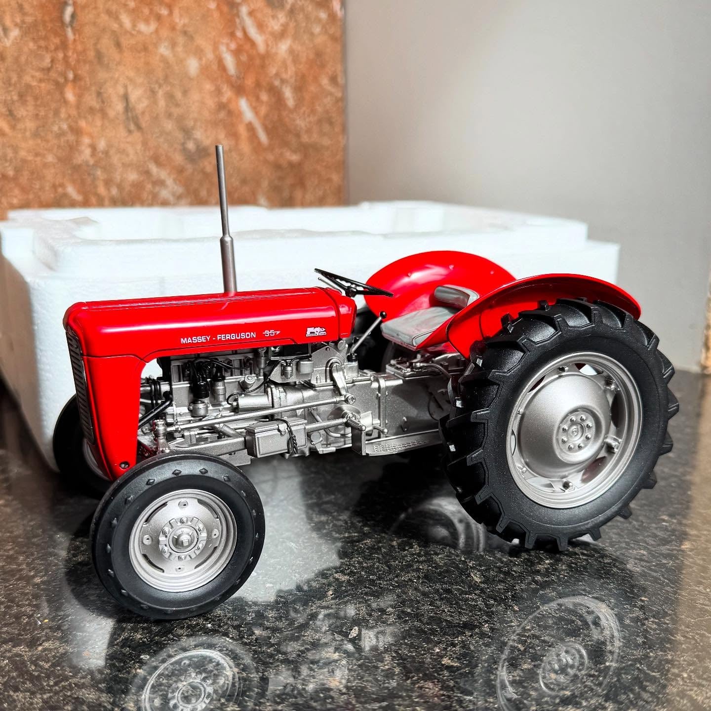 Miniatura Trator Massey Ferguson 35x - FRETE GRÁTIS