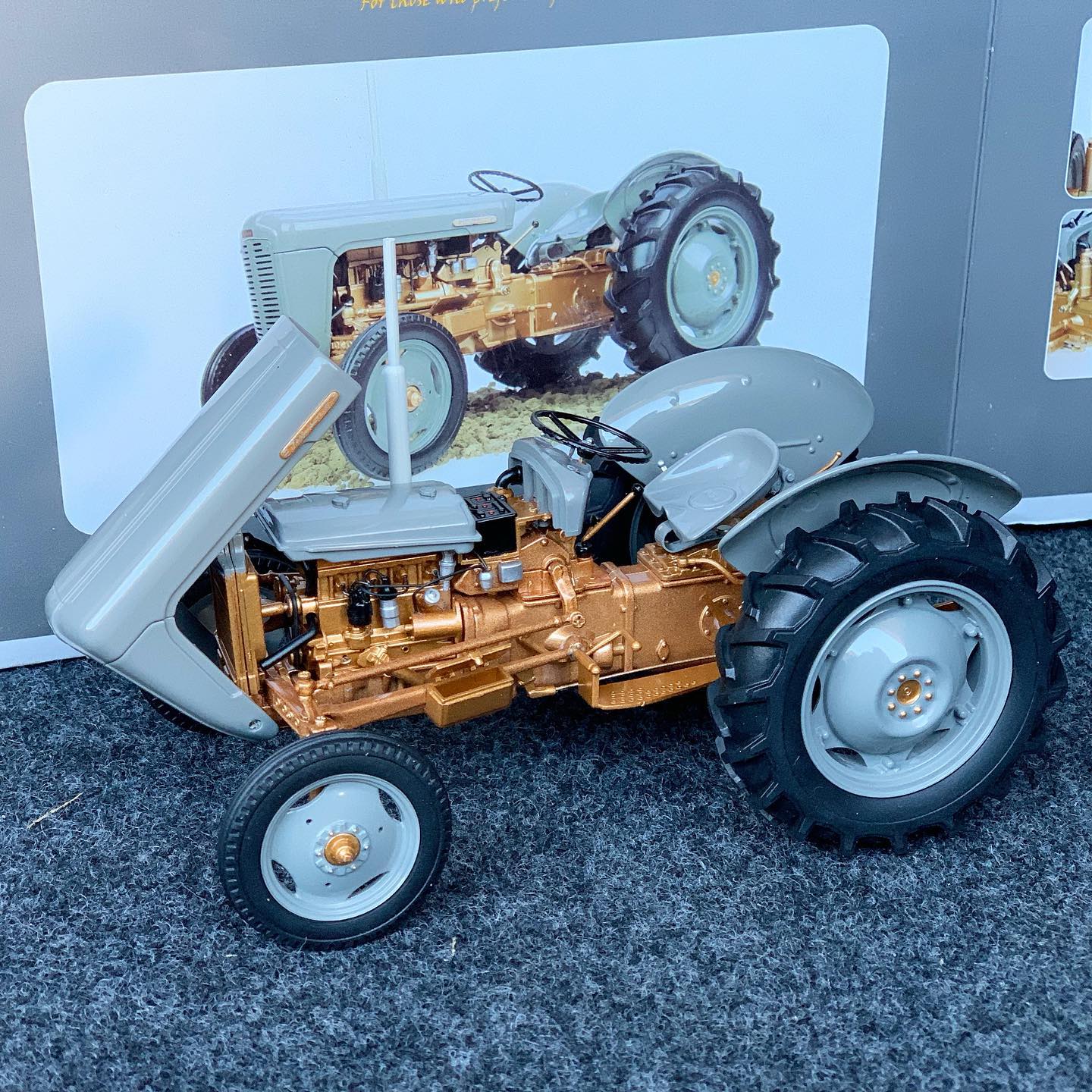 Miniatura Trator Massey Ferguson FE 35 [1956]