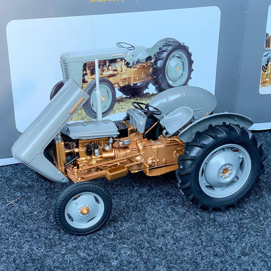 Miniatura Trator Massey Ferguson FE 35 [1956]